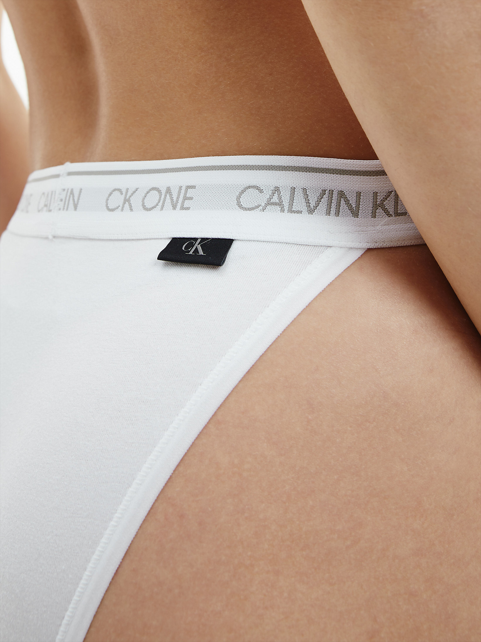 CK ONE CALVIN KLEIN brazilkové nohavičky  QF5834E 100 farba biela