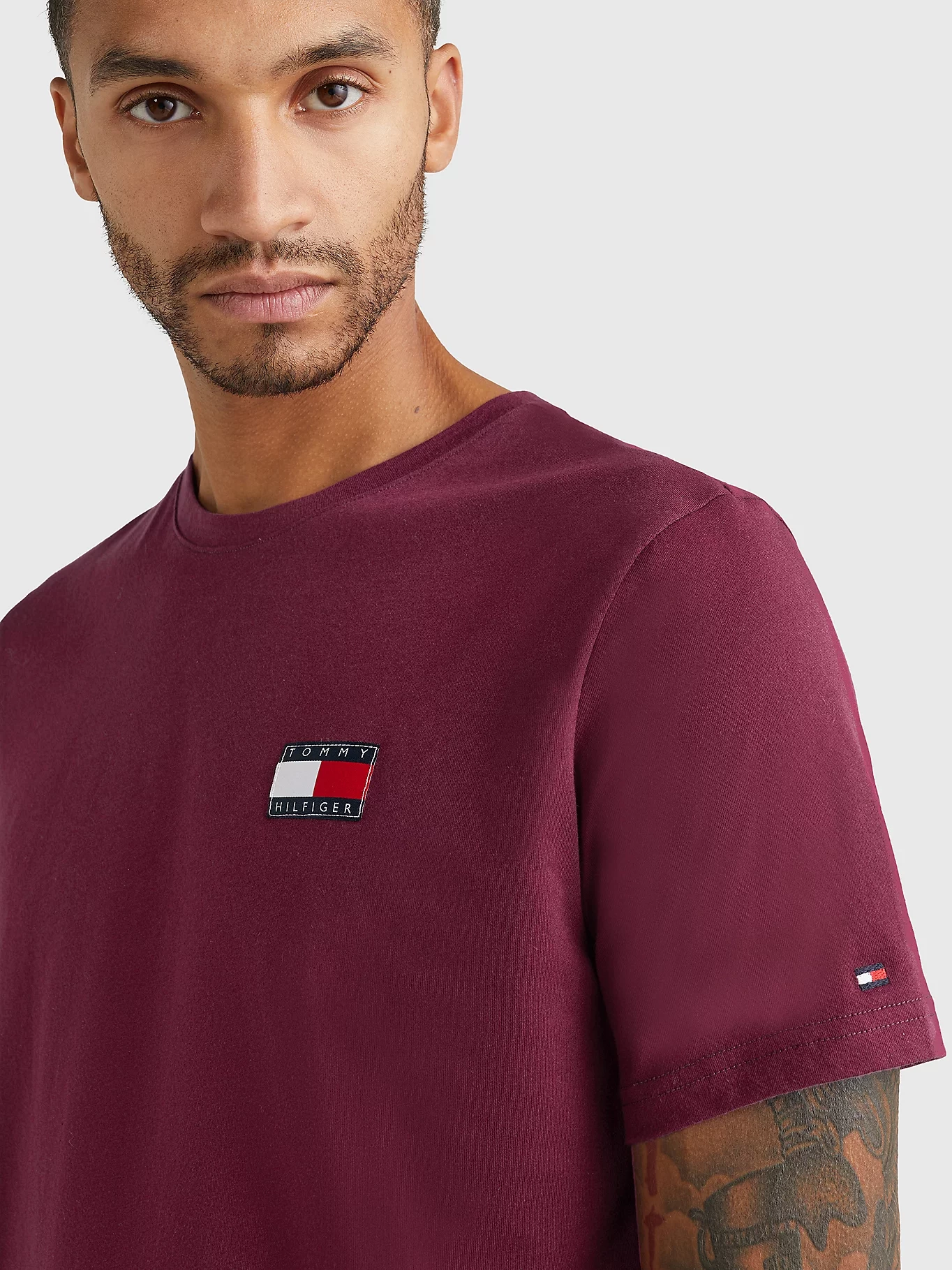 TOMMY HILFIGER - tričko UM0UM02704 VWN farba bordo