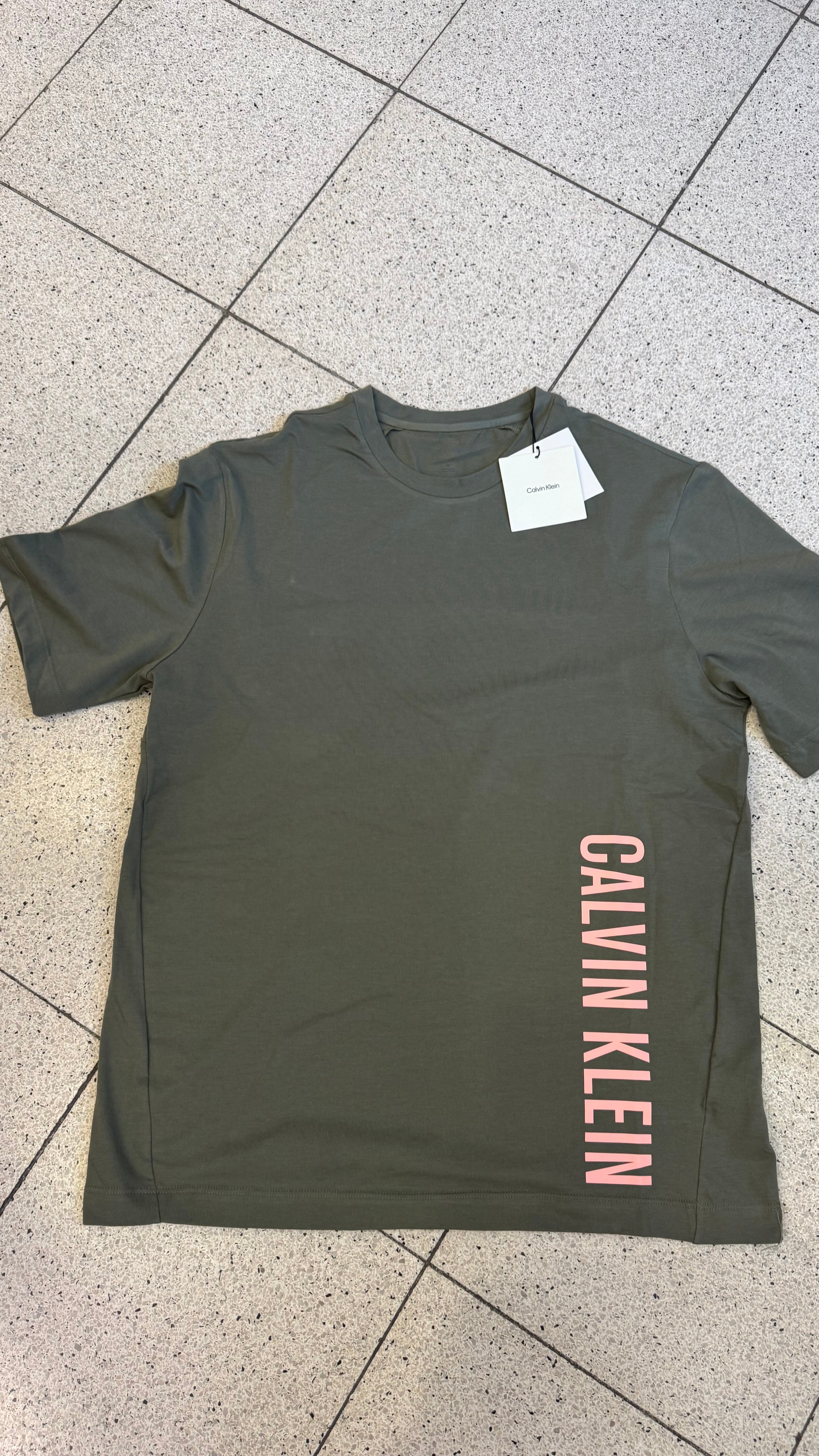 CALVIN KLEIN  pánske tričko NM 3019 PLI farba zelená