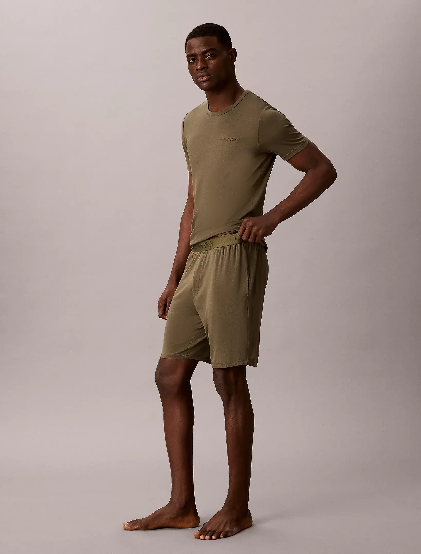 Calvin Klein - kraťasy  LV00NM2824 LI1 farba olivová