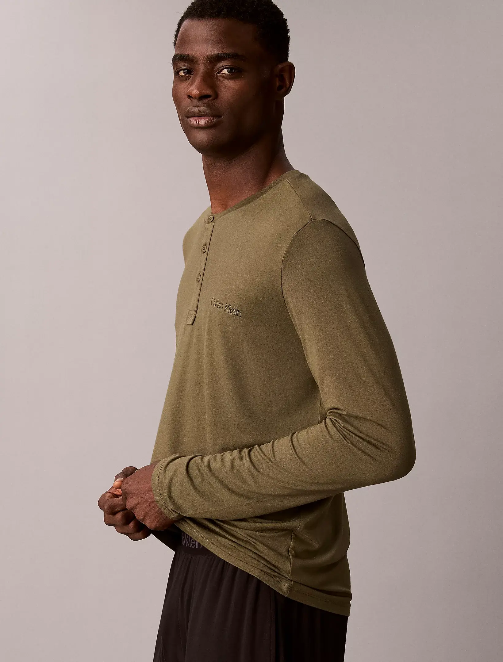 CALVIN KLEIN   pánske tričko LV00NM 2911 LI1 farba olivová